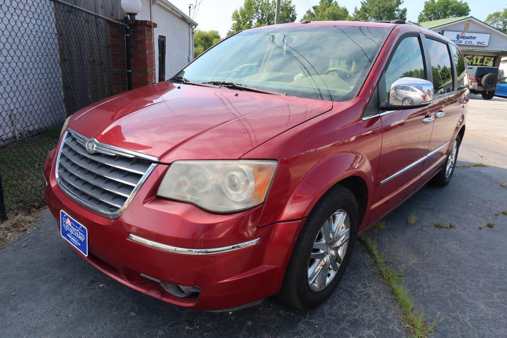 2008 Chrysler Town & Country Limited's photo