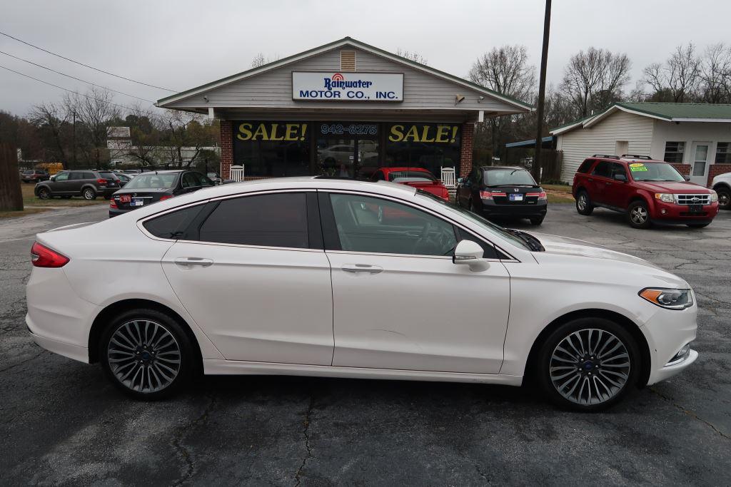 2017 Ford Fusion SE's photo