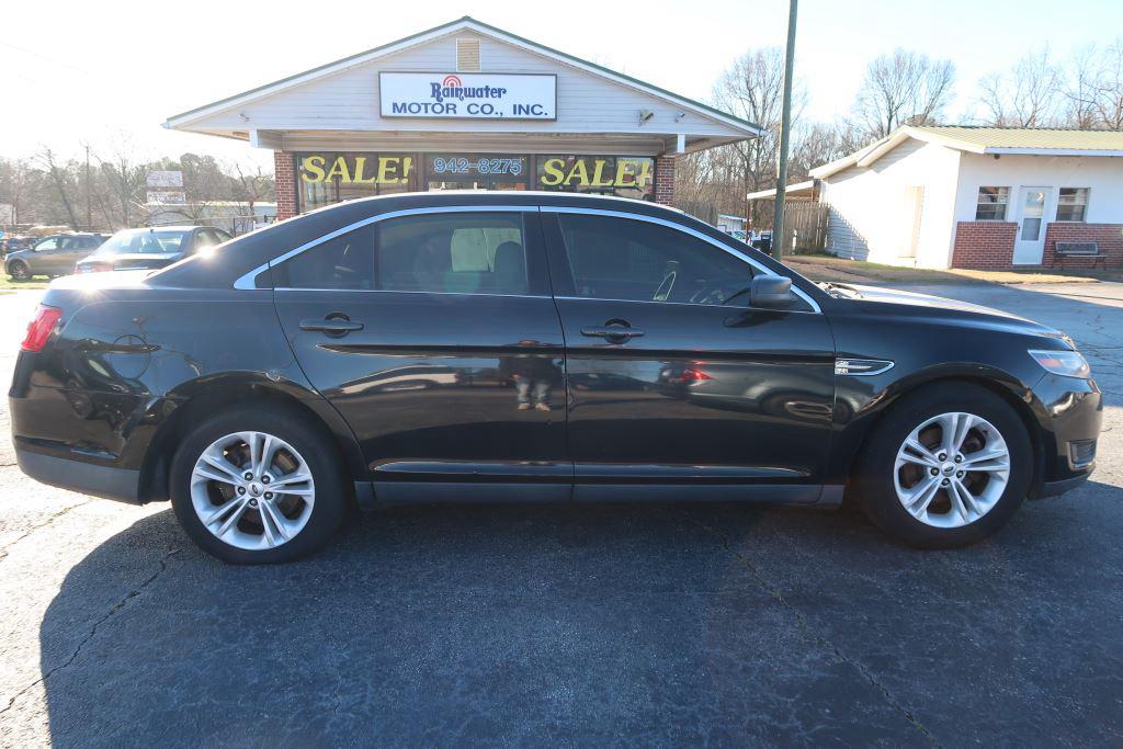 2015 Ford Taurus SE's photo